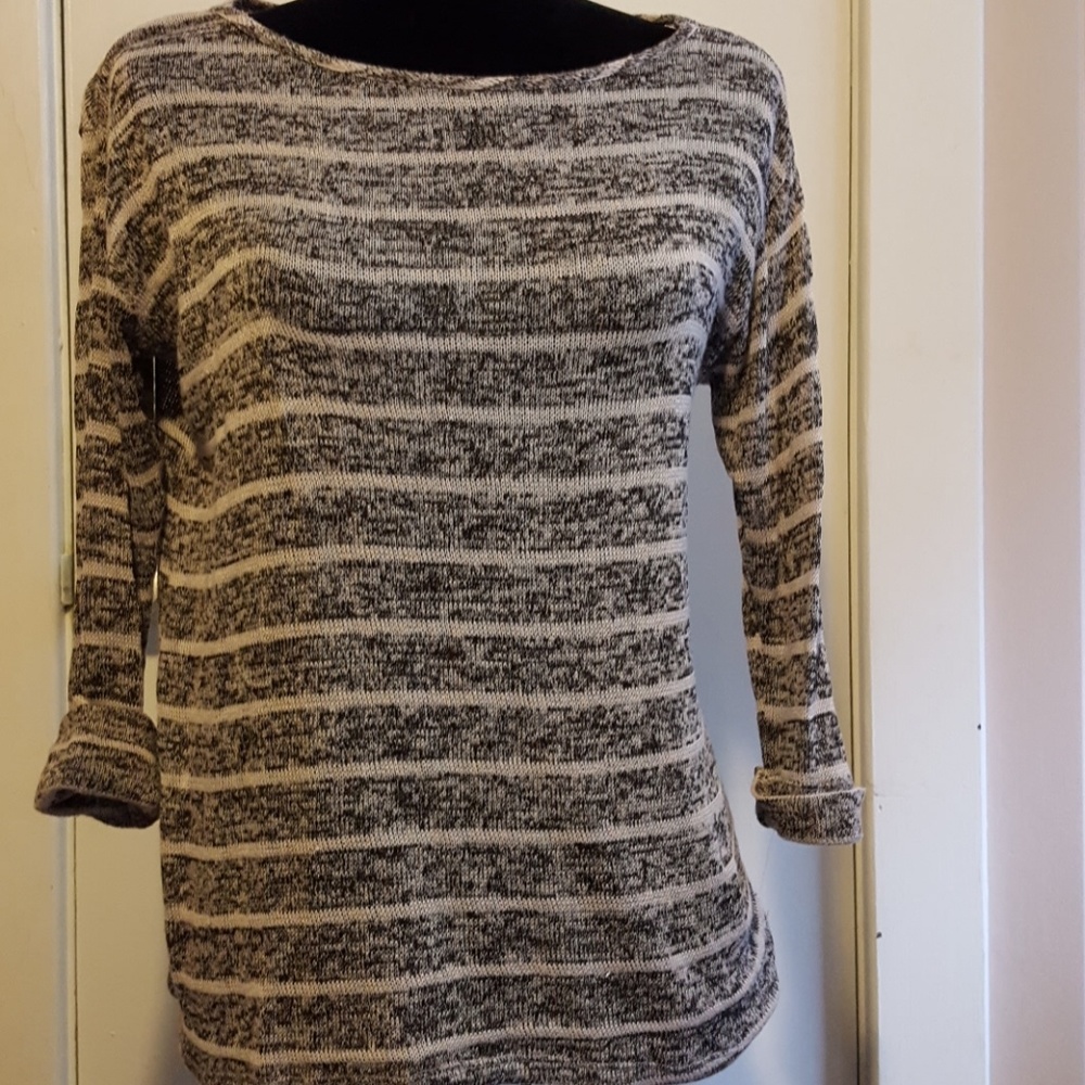 Light gauge sweater